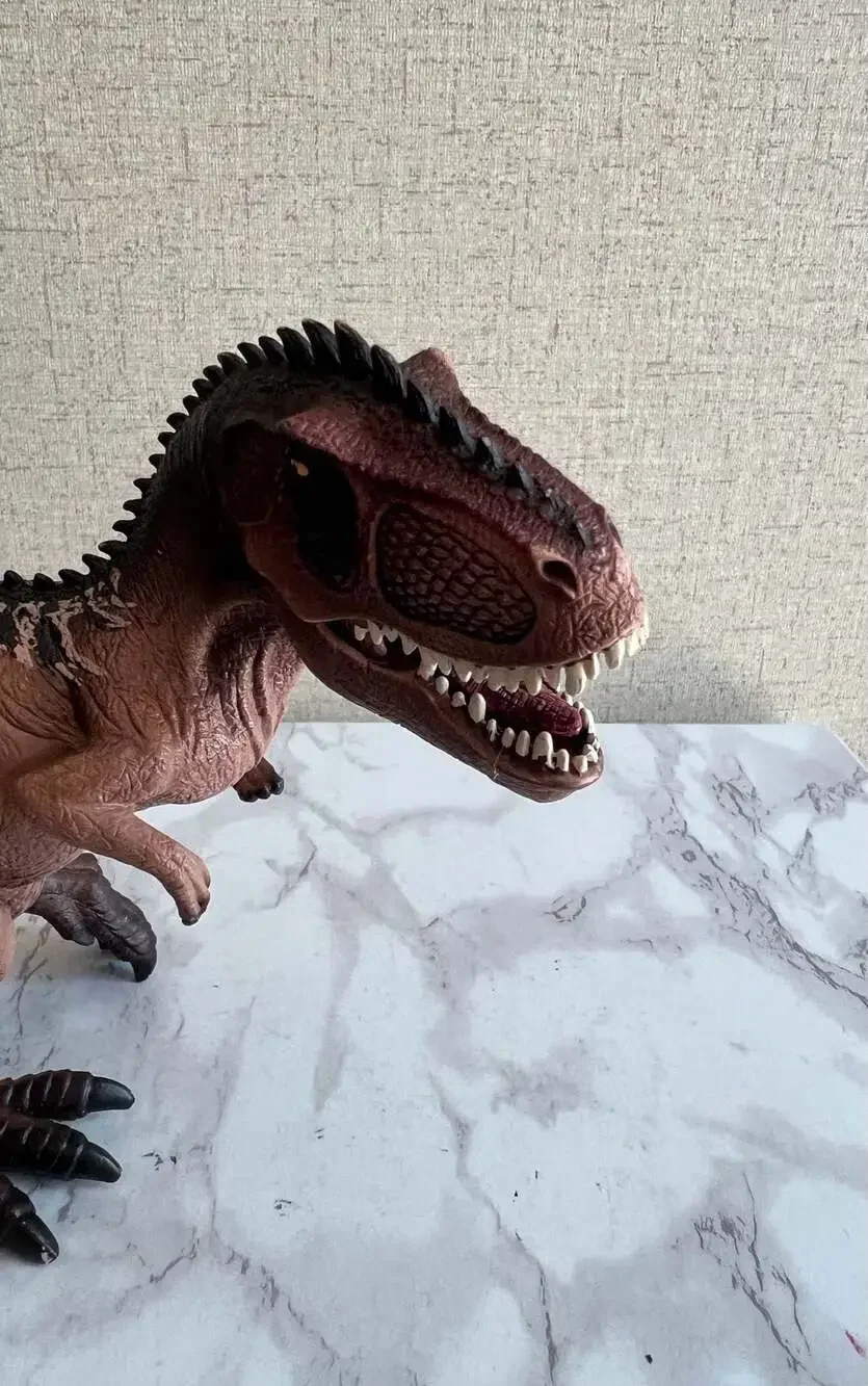 Schleich Giganotosaurus Adult Dinosaur Figure Brown with Hinged Jaw